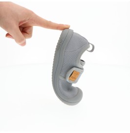 Deportivas respetuosas Skin gris de ATTIPAS