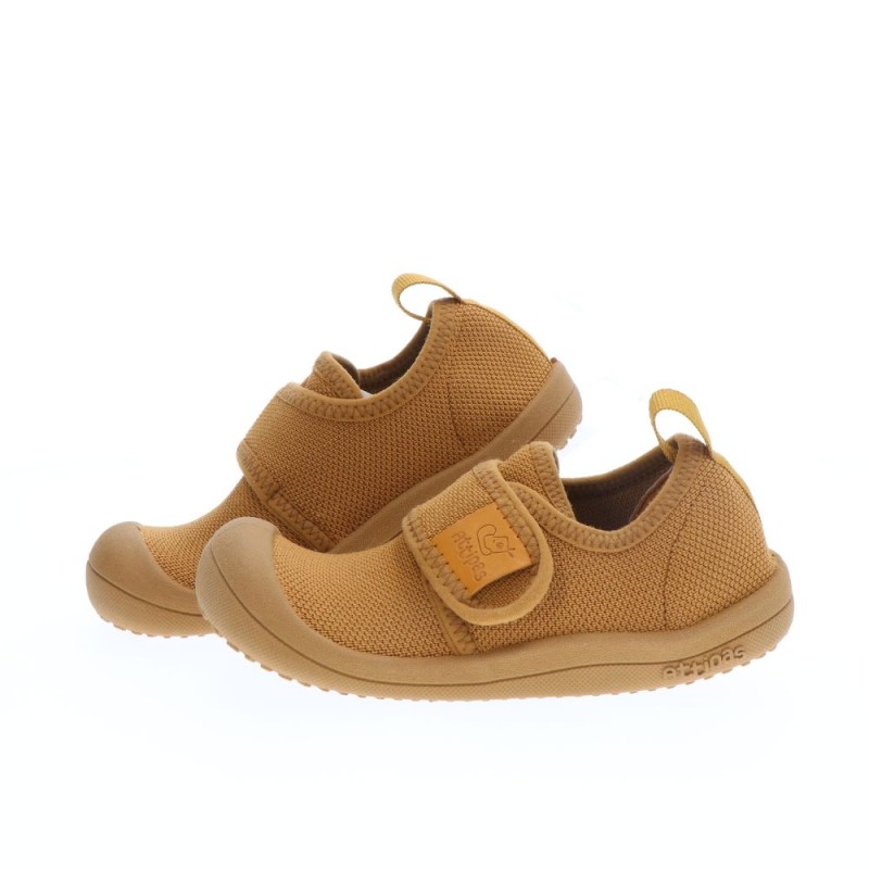 Deportivas respetuosas Skin mostaza de ATTIPAS Deportivas respetuosas Skin mostaza de ATTIPAS