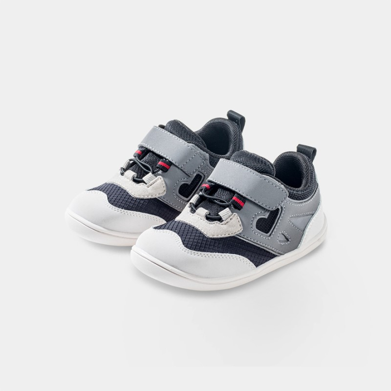 Zapatillas Respetuosas Bebé Deportivas Rocket negro de Littlebluelamb