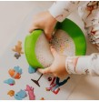 Bolsa sensorial verde PEEKABOO de granja de Jellystone Designs
