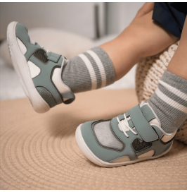 Zapatillas Respetuosas Bebé Deportivas Airplane Gris de Littlebluelamb