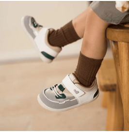 Zapatillas Respetuosas Bebé Deportivas Spaceship gris de Littlebluelamb