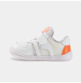 Zapatillas Respetuosas Bebé Deportivas KELLY blancos de LittleBlueLamb