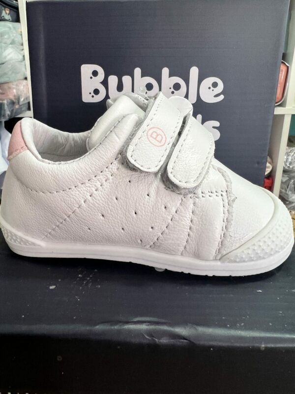 Deportivas blancas rosas de dos velcros de Bubble Kids