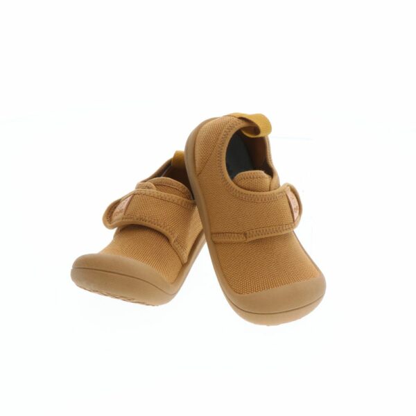 Deportivas respetuosas Skin mostaza de ATTIPAS - Imagen 3