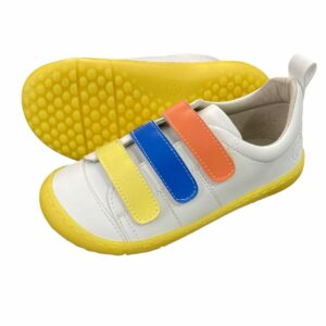 Deportivas con suela amarilla y 3 velcros de Coqueflex