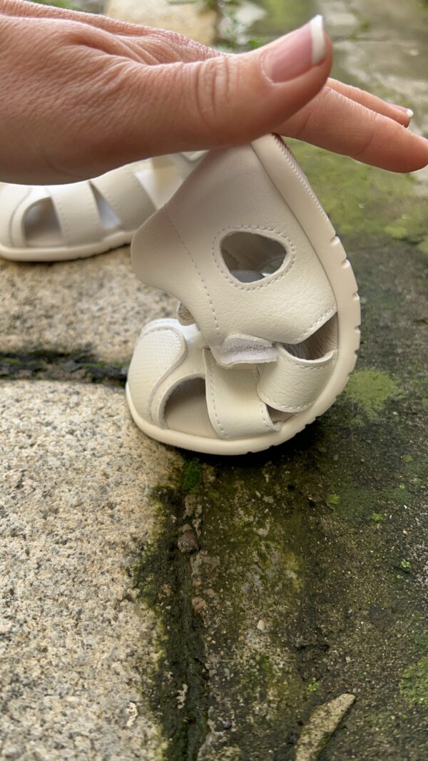 Sandalias cangrejeras marfil de microfibra de Piruflex - Imagen 2
