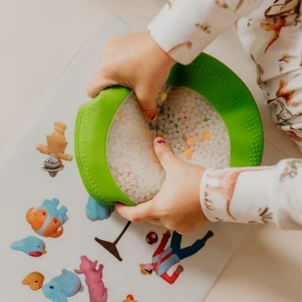 Bolsa sensorial verde PEEKABOO de granja de Jellystone Design - Imagen 6